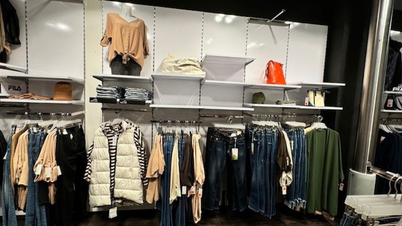 Kleidergeschäft Jeans und vieles mehr