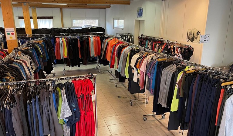 AUSVERKAUF MARKENBEKLEIDUNG AUSVERKAUF MARKENBEKLEIDUNG