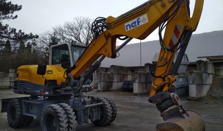 Baumaschinen & -material in Flawil