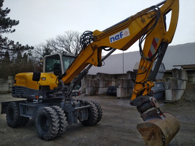 Baumaschinen & -material in Flawil